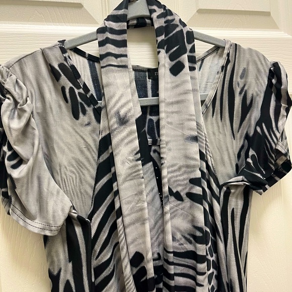 Animal Print Cheetah Shirt with Attached Neck Scarf and Sequin Heart - Picture 3 of 6